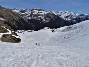 32 Scendendo l'innevato Vallone dei Sessi